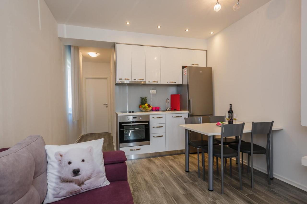 Lovely Apartments Kastela Exterior photo